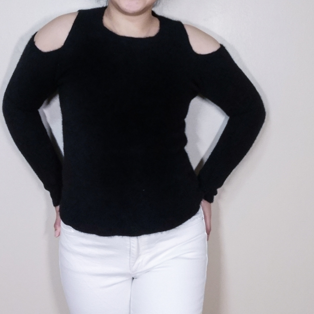 Velvet by Graham and Spencer Anthropologie Cold Shoulder Top 100% Cashmere